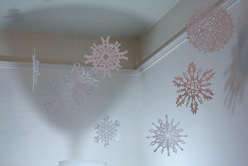 Paper Snowflakes Make An Indoor Winter Wonderland Tally S Treasury